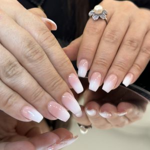 کاشت ناخن و ژلیش دست