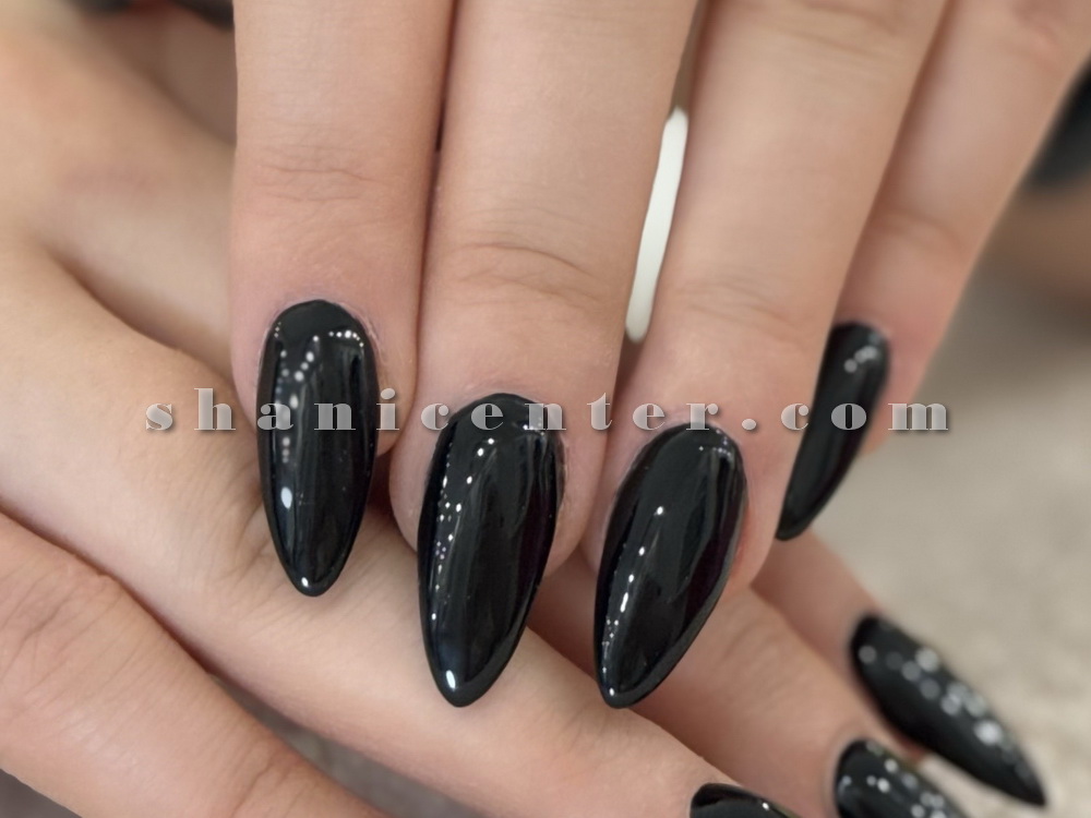 کاشت ناخن به همراه ژلیش